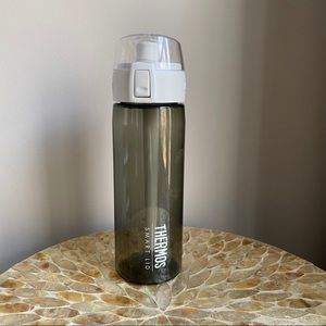 Thermos 24 Ounce Hydration Bottle with Smart Lid